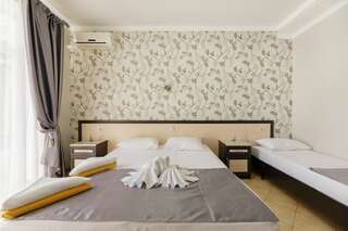 Гостиница Атлас Витязево Стандартный трехместный номер-1