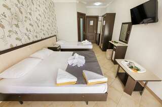 Гостиница Атлас Витязево Стандартный трехместный номер-2